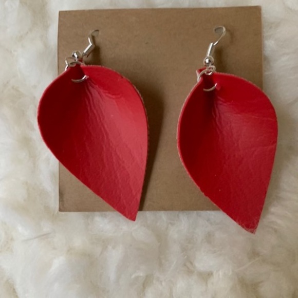 Be Sporty Earrings - Picture 4 of 5